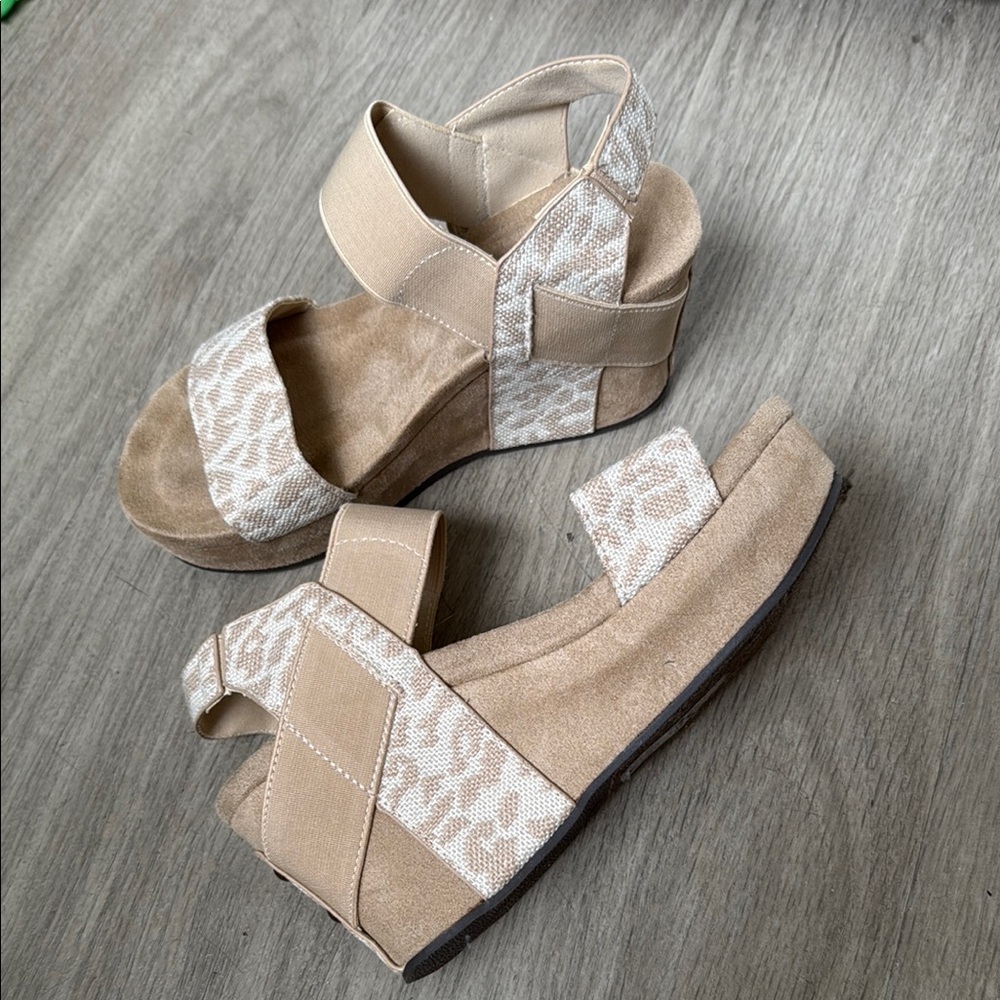 Pierre Dumas Tan Sandals Size 6.5/ 8 cm height
